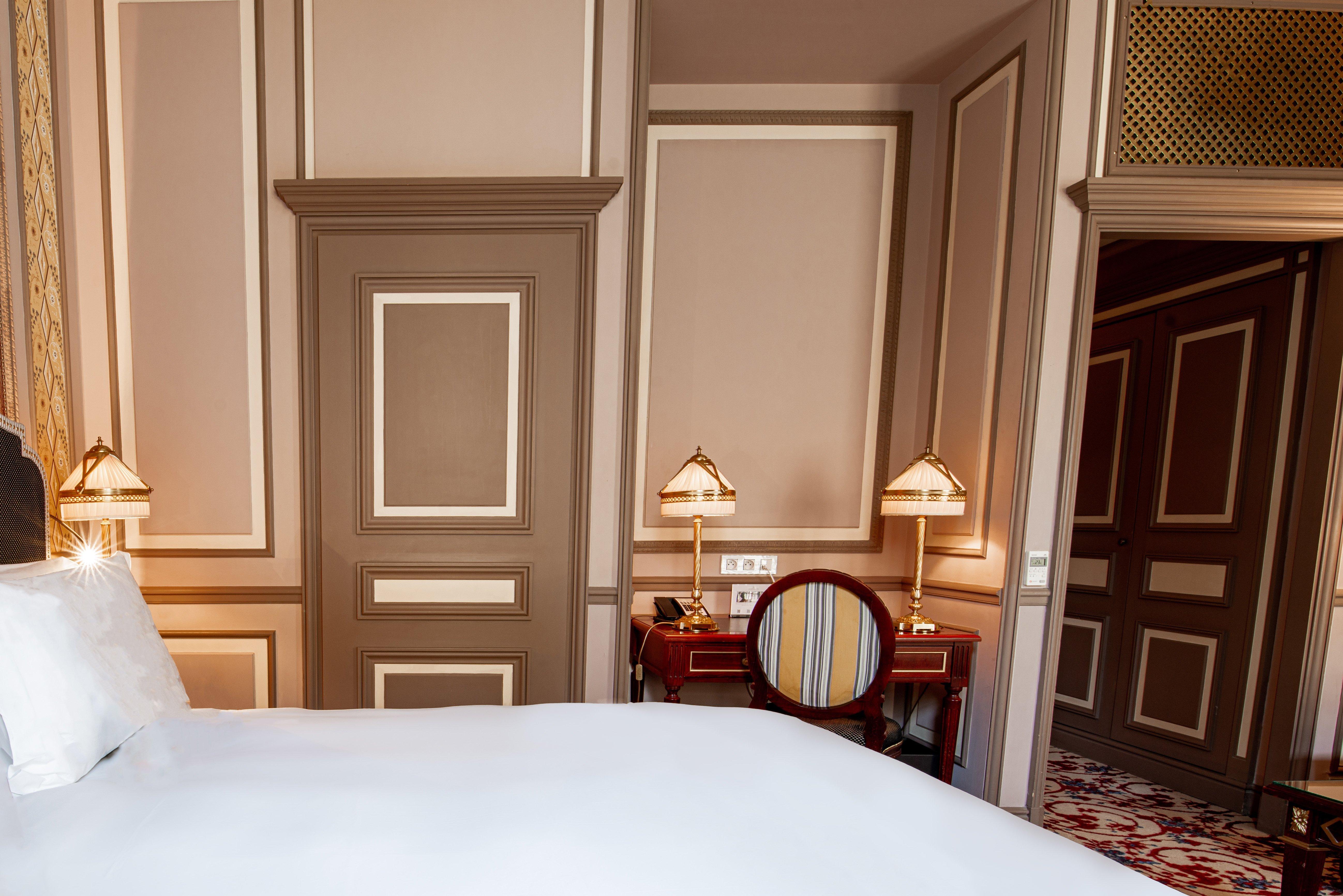 Intercontinental Bordeaux Le Grand Hotel By Ihg Kültér fotó A room at the hotel