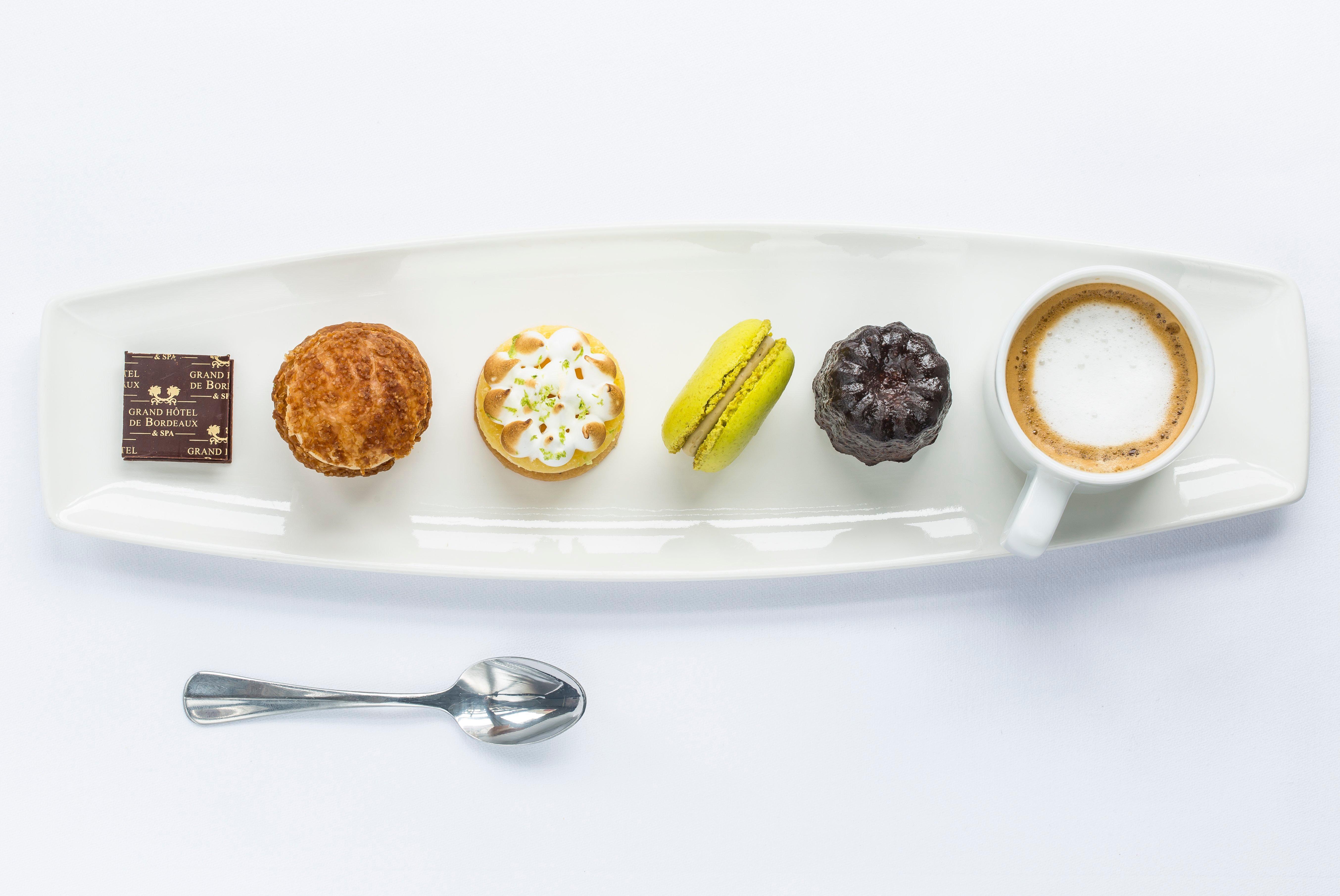 Intercontinental Bordeaux Le Grand Hotel By Ihg Kültér fotó Petit fours