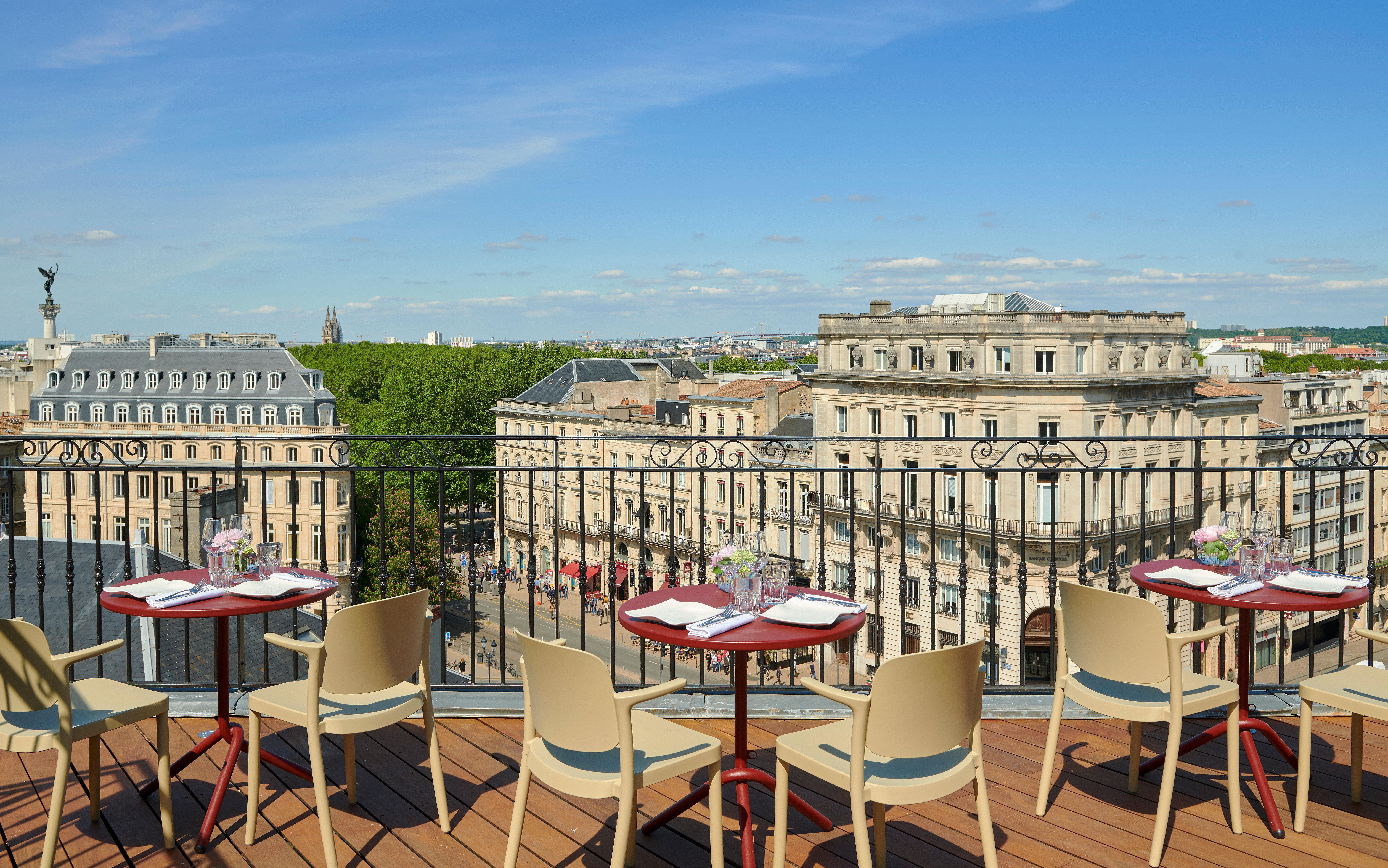 Intercontinental Bordeaux Le Grand Hotel By Ihg Kültér fotó The rooftop terrace