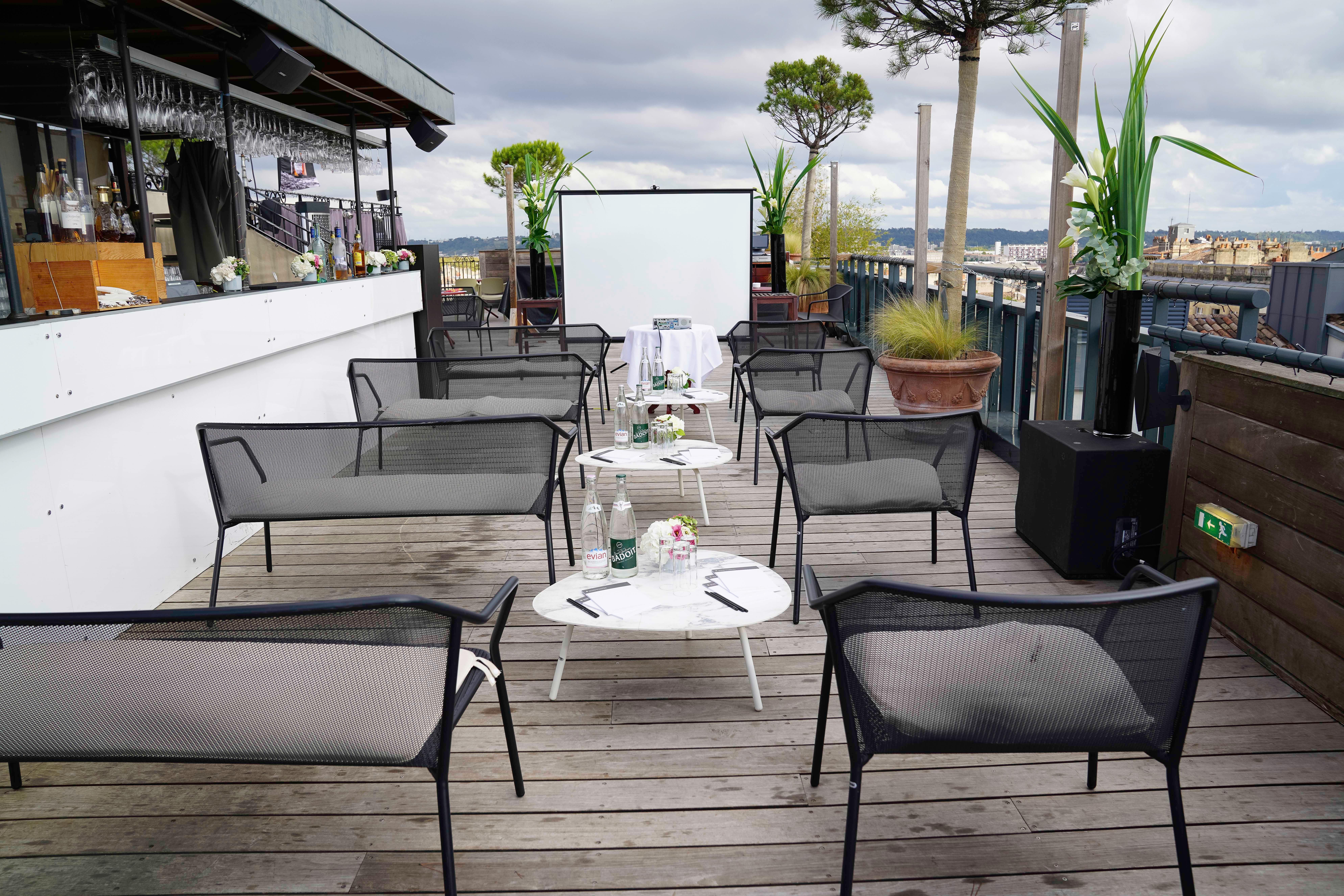 Intercontinental Bordeaux Le Grand Hotel By Ihg Kültér fotó The rooftop bar