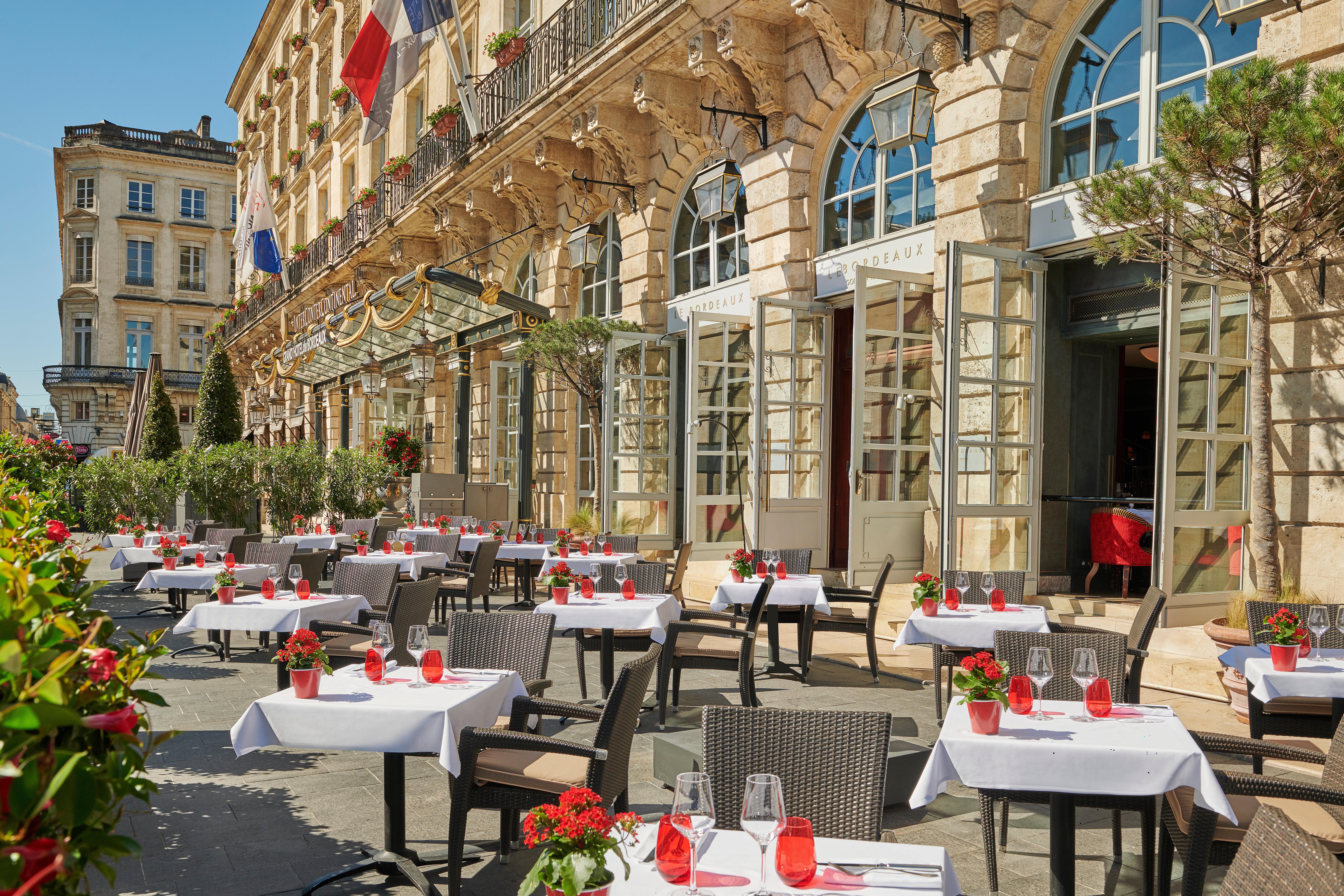 Intercontinental Bordeaux Le Grand Hotel By Ihg Kültér fotó The restaurant's terrace
