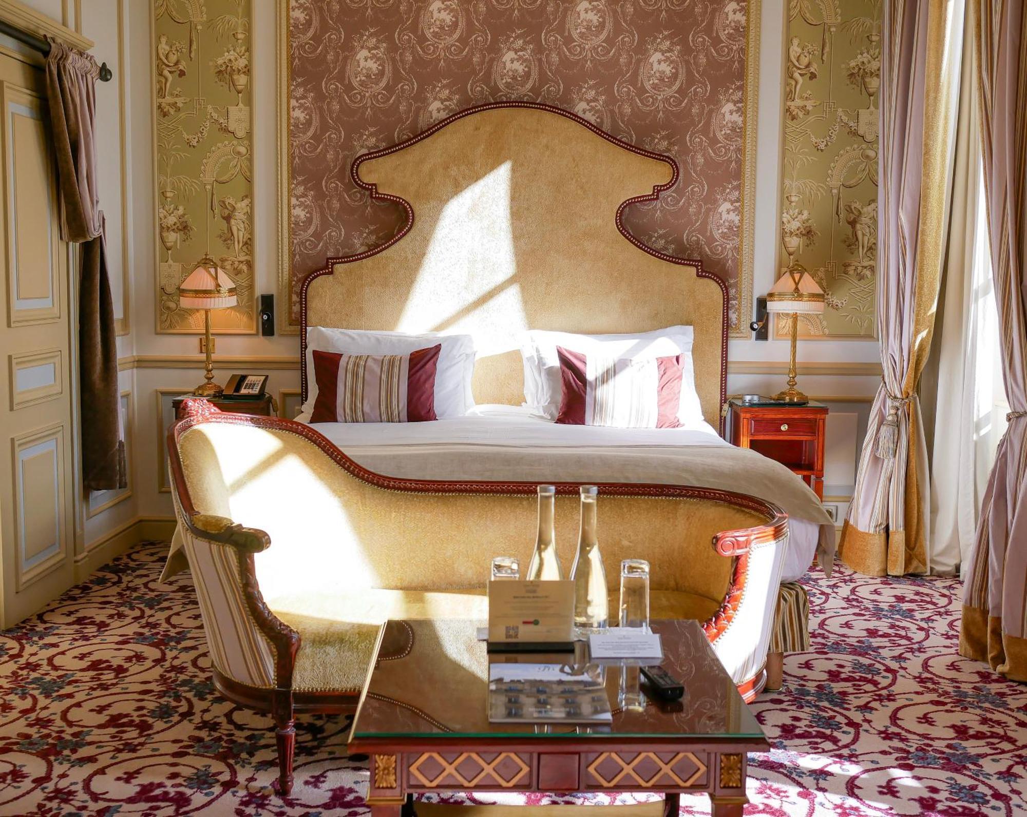 Intercontinental Bordeaux Le Grand Hotel By Ihg Kültér fotó A suite at the Hotel de Crillon