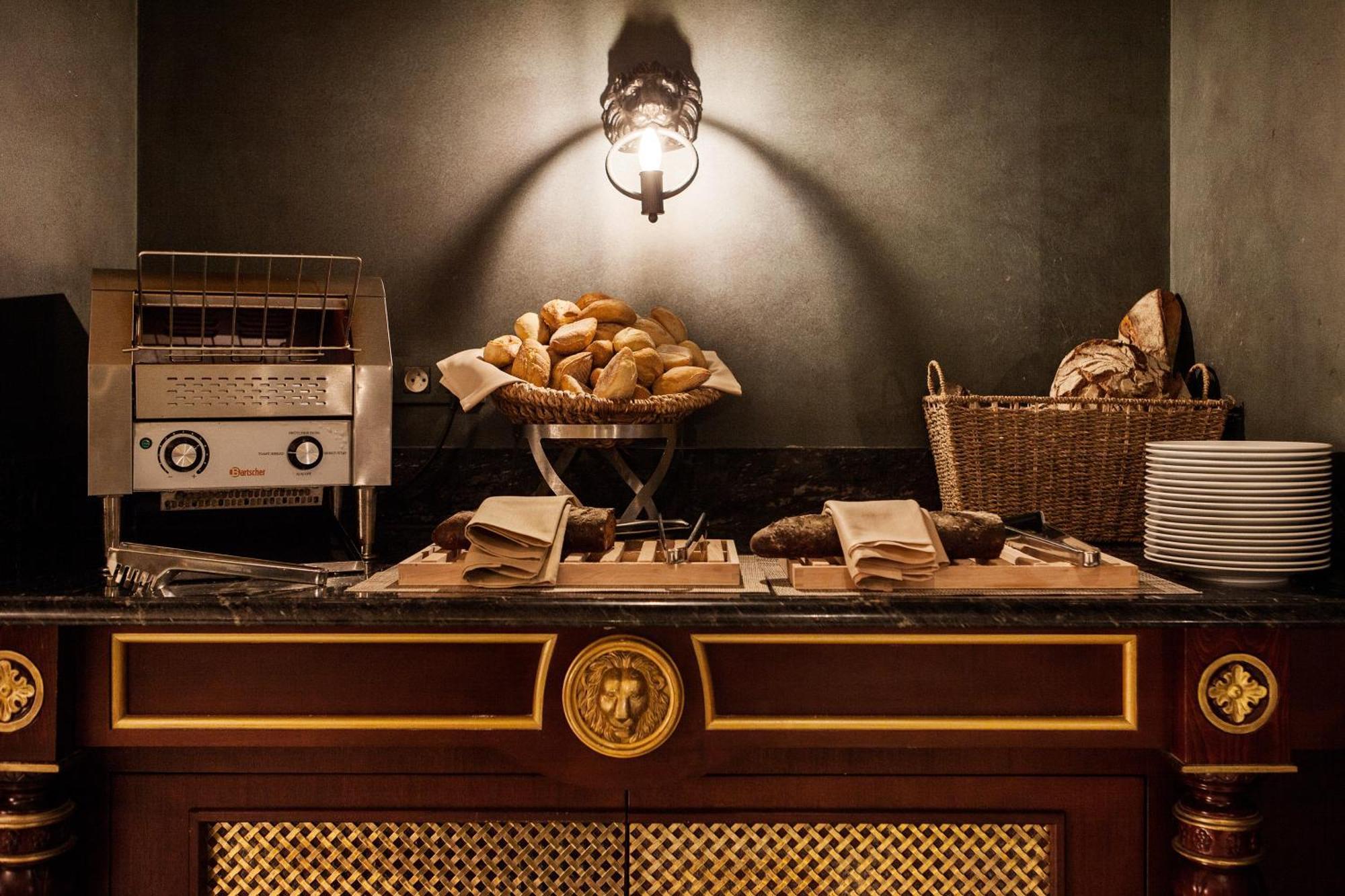 Intercontinental Bordeaux Le Grand Hotel By Ihg Kültér fotó Bread station
